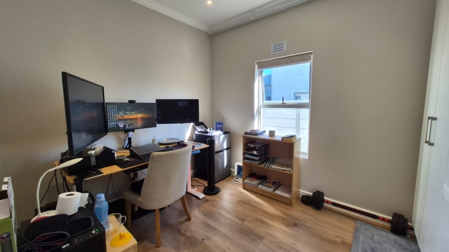 To Let 4 Bedroom Property for Rent in Sunningdale Western Cape